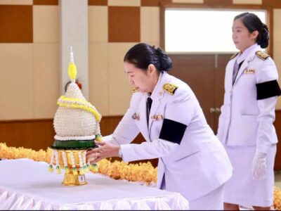 วันอังคารที่ 31 มีนาคม 2569 เวลา 09.00 น. นางสาวจุฬาลักษณ์ อินทรพัฒน์ ผู้อำนวยการสำนักตรวจเงินแผ่นดินจังหวัดลำพูน มอบหมายให้ นางสาววัลยา มณีลดา นักวิชาการตรวจเงินแผ่นดินชำนาญการพิเศษ พร้อมด้วยข้าราชการและลูกจ้างในสังกัด เข้าร่วมพิธีวางพานพุ่มดอกไม้ถวายสักการะ เนื่องในวันที่ระลึกพระบาทสมเด็จพระนั่งเกล้าเจ้าอยู่หัว พระมหาเจษฎาราชเจ้า พุทธศักราช 2569