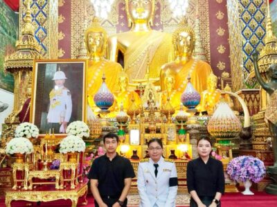 วันพฤหัสบดีที่ 25 มิถุนายน 2569 เวลา 16.30 น. สำนักตรวจเงินแผ่นดินจังหวัดลำพูน โดย นางสาวจุฬาลักษณ์ อินทรพัฒน์ ผู้อำนวยการสำนักตรวจเงินแผ่นดินจังหวัดลำพูน มอบหมายให้นางอาภรณ์ โพธิ์นคร ผู้อำนวยการกลุ่ม พร้อมด้วย ข้าราชการและลูกจ้างในสังกัด เข้าร่วมพิธีสวดบำเพ็ญกุศล 15 วัน (ปัณรสมวาร) แห่งการสิ้นพระชนม์ ถวายเป็นพระกุศลแด่สมเด็จพระเจ้าลูกเธอ เจ้าฟ้าพัชรกิติยาภา นเรนทิราเทพยวดี กรมหลวงราชสาริณีสิริพัชร มหาวัชรราชธิดา